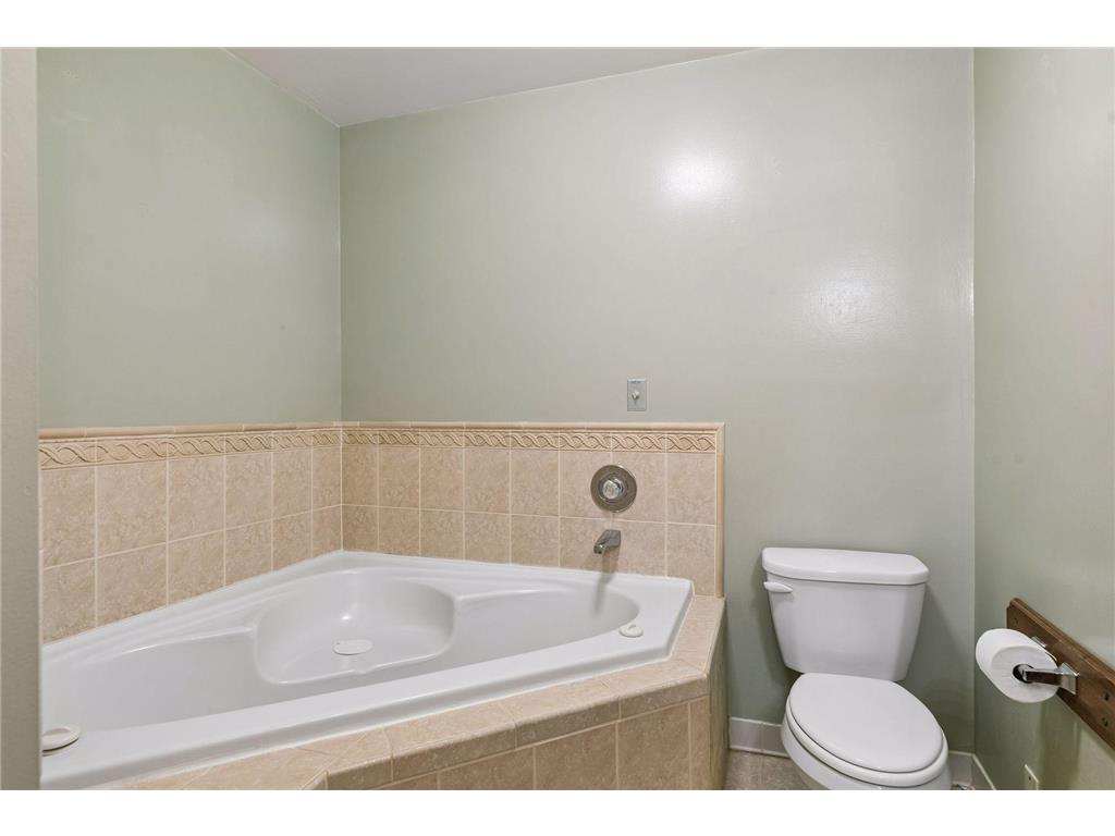 707 Hamline Avenue S Saint Paul MN 55116 7062305 image23