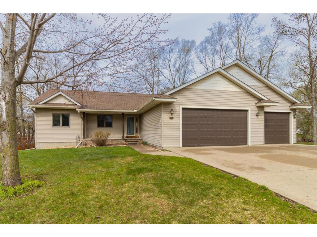 707 Lynn Circle N, Hudson, WI 54016 MLS 6357122 Edina Realty