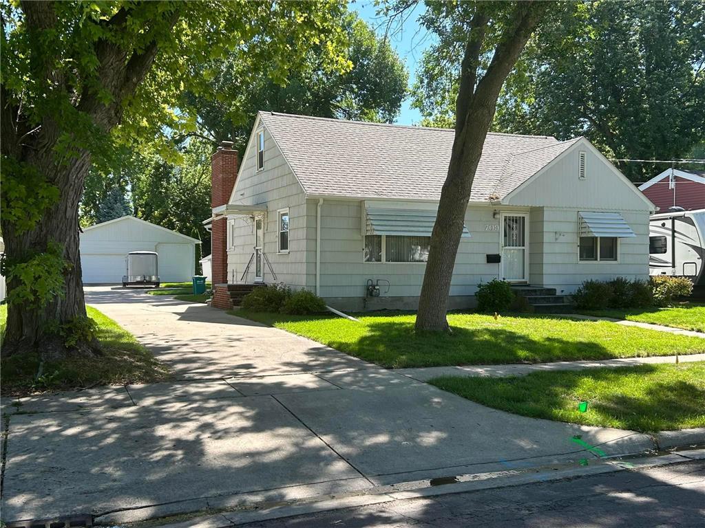 709 5th Street SW Waseca MN 56093 6419915 image1