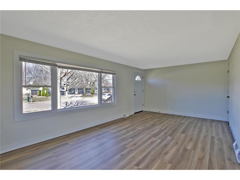 709 8th Avenue NW Waseca MN 56093 7049733 image4