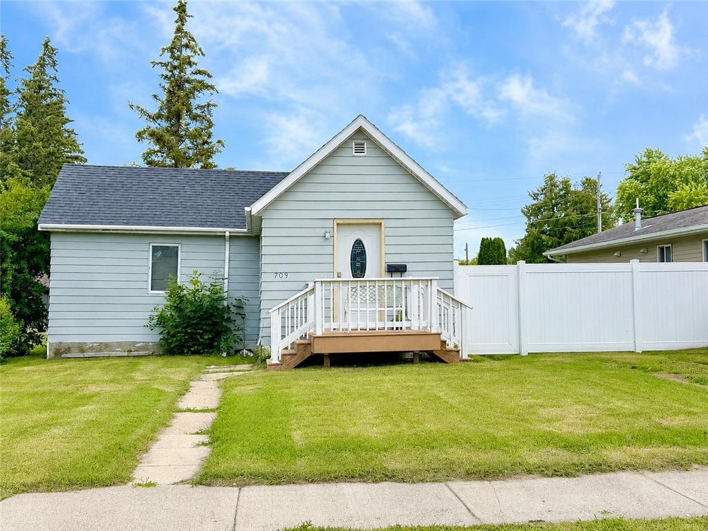709 Center Street E Roseau MN 56751 7104616 image1