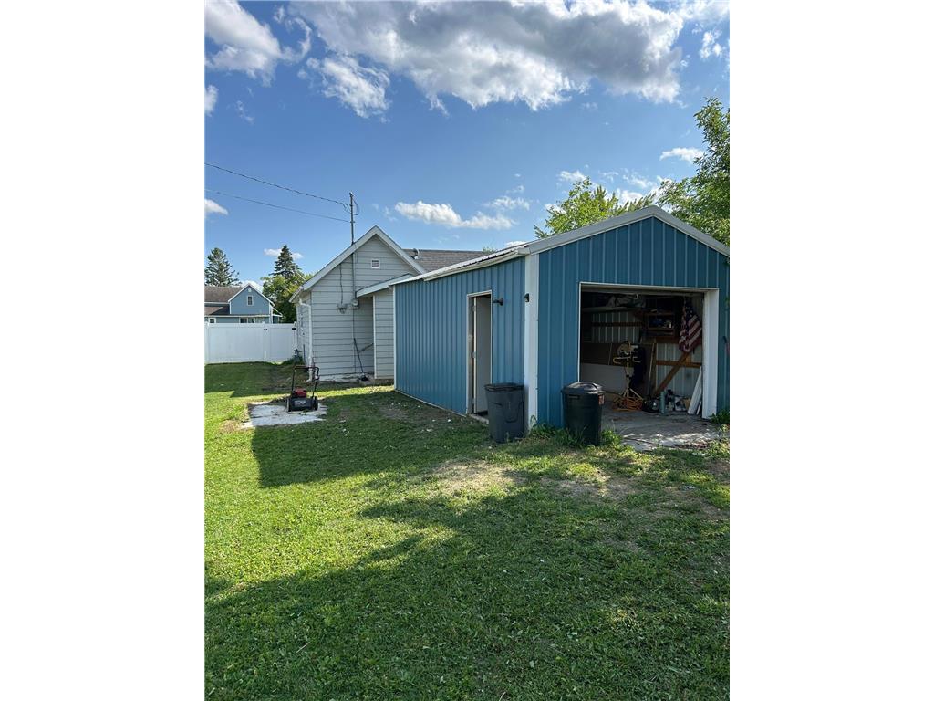 709 Center Street E Roseau MN 56751 7104616 image16