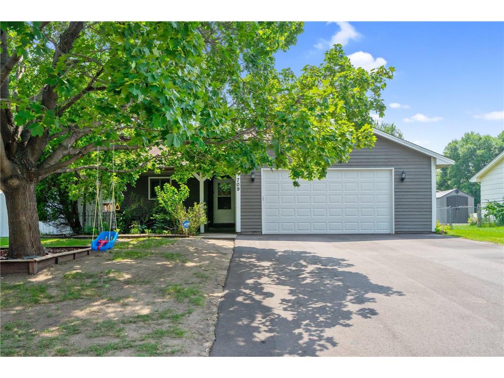 709 Meadowwood Drive Brooklyn Park MN 55444 6250631 image1