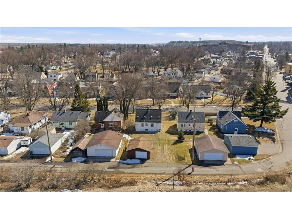709 Michigan Street Hibbing MN 55746 7043649 image3