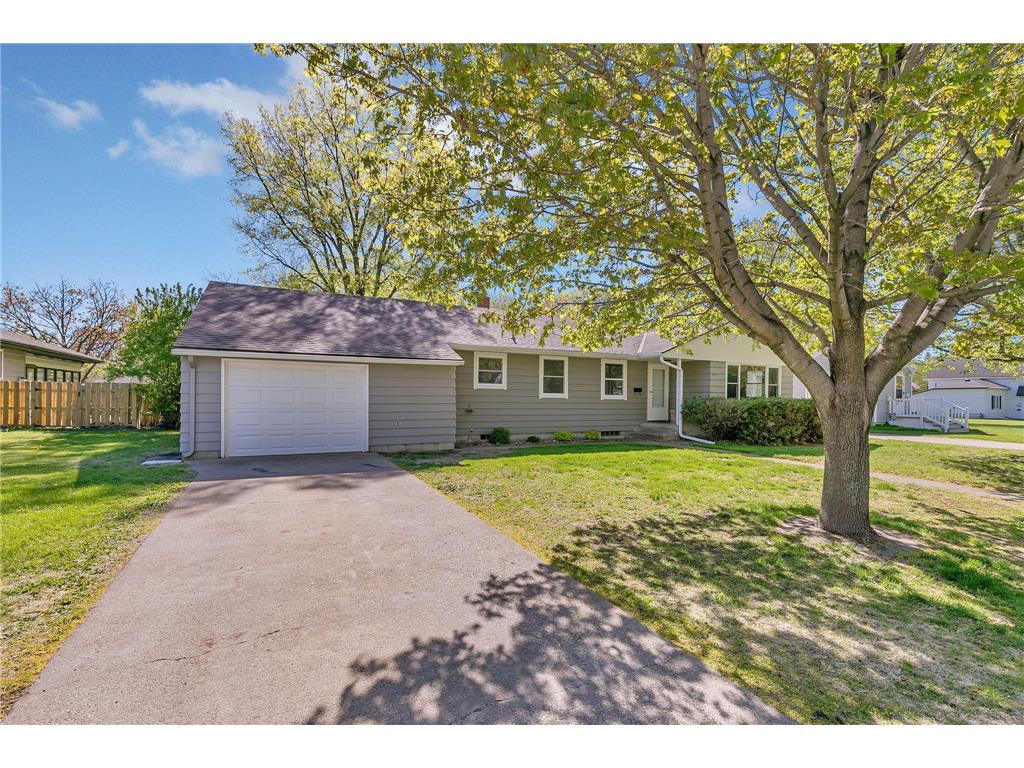 709 S Miller Avenue Litchfield MN 55355 7075450 image2