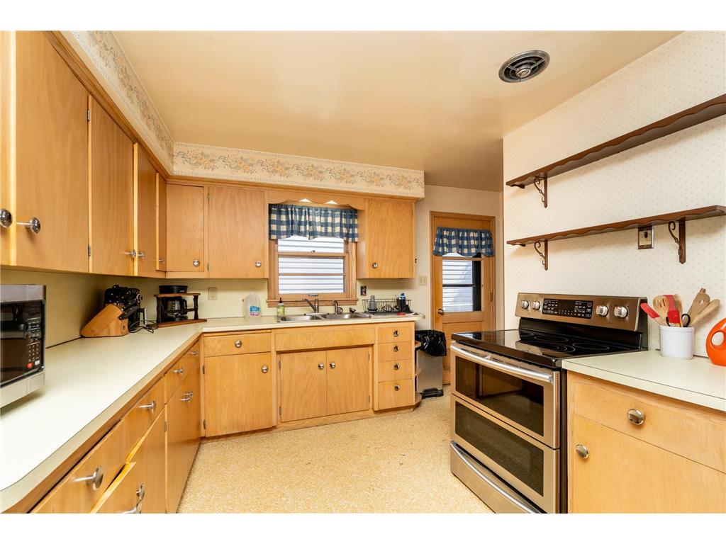 709 Shakopee Avenue E Shakopee MN 55379 7062737 image10