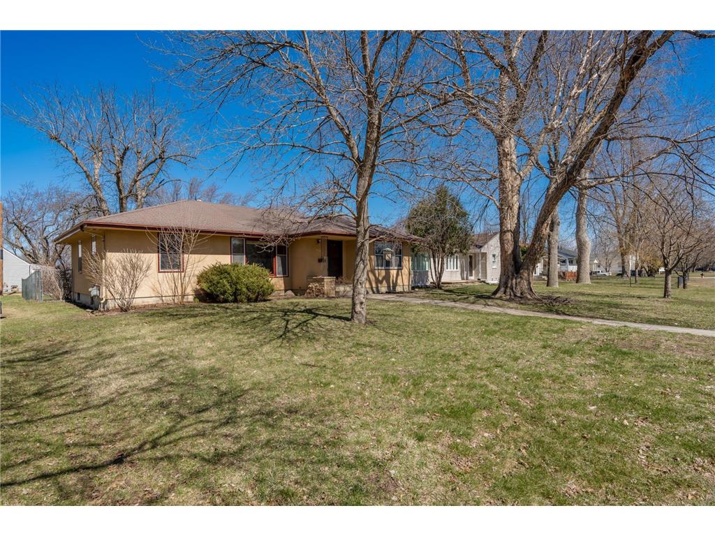 709 Shakopee Avenue E Shakopee MN 55379 7062737 image2