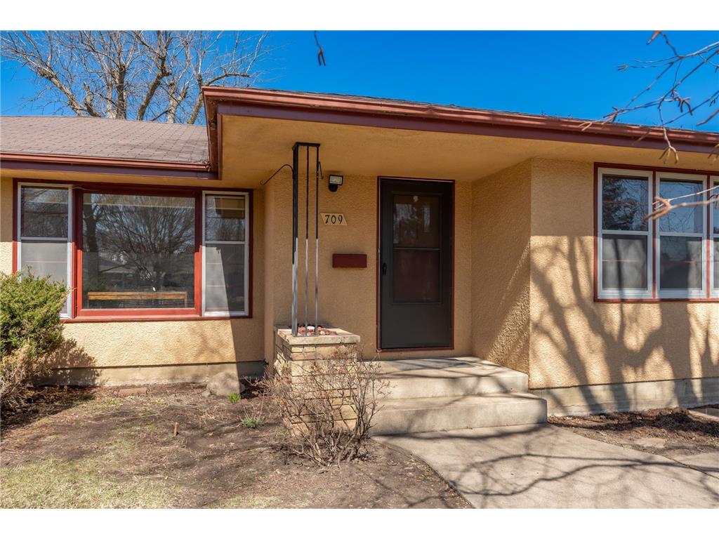 709 Shakopee Avenue E Shakopee MN 55379 7062737 image3