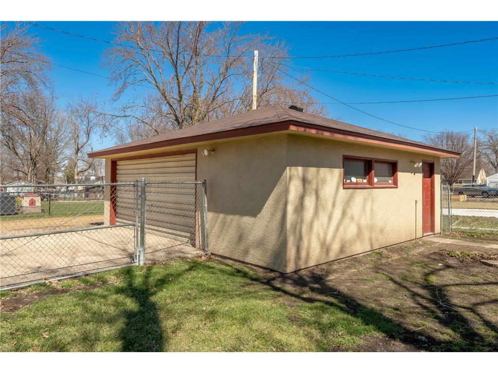 709 Shakopee Avenue E Shakopee MN 55379 7062737 image31