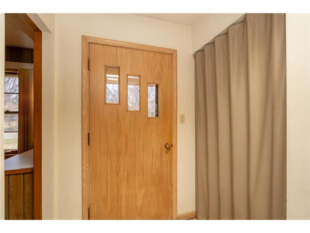 709 Shakopee Avenue E Shakopee MN 55379 7062737 image4