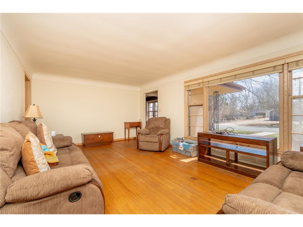 709 Shakopee Avenue E Shakopee MN 55379 7062737 image6