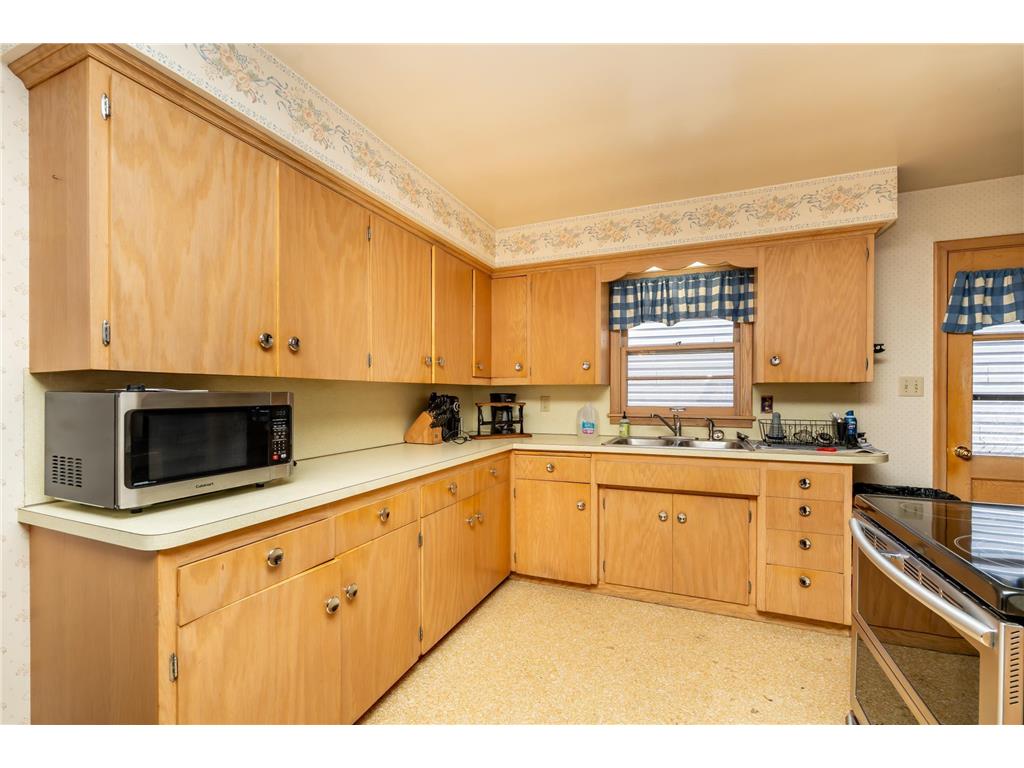 709 Shakopee Avenue E Shakopee MN 55379 7062737 image8