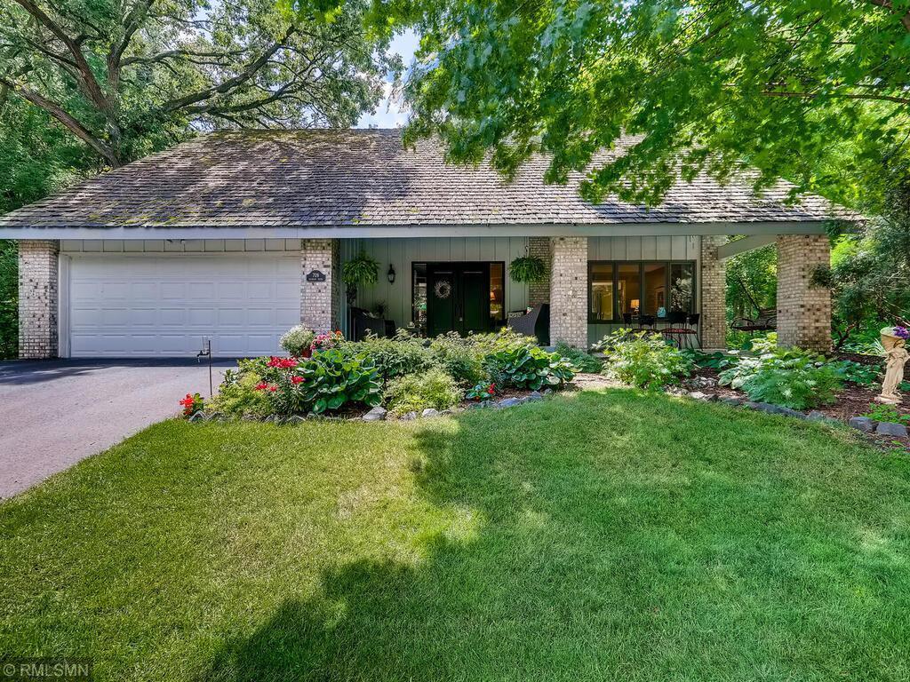 709 Thoreau Drive, Burnsville, MN 55337 MLS 6014179 Edina Realty