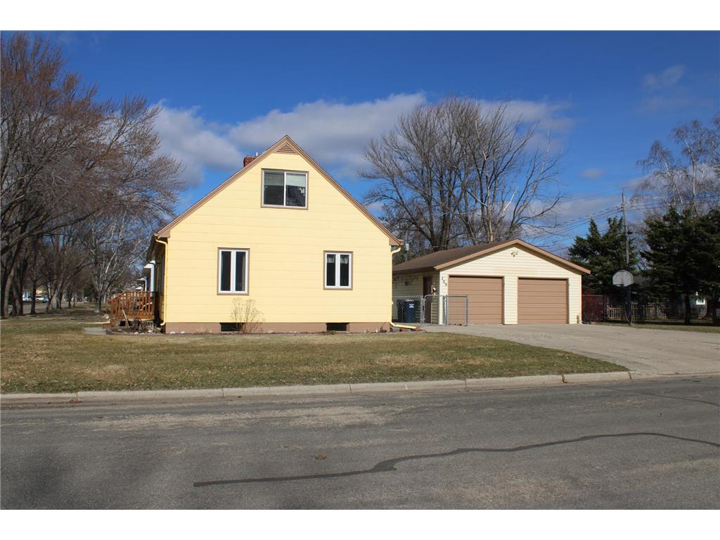 709 W 6th Street Morris MN 56267 7050779 image1