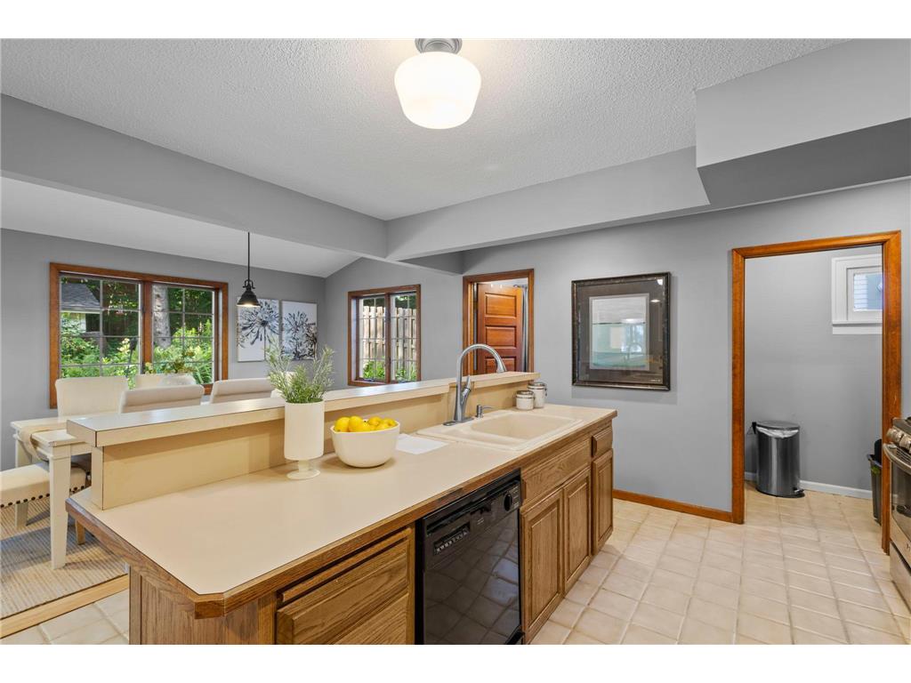 71 Fir Street Mahtomedi MN 55115 - White Bear 7099985 image40