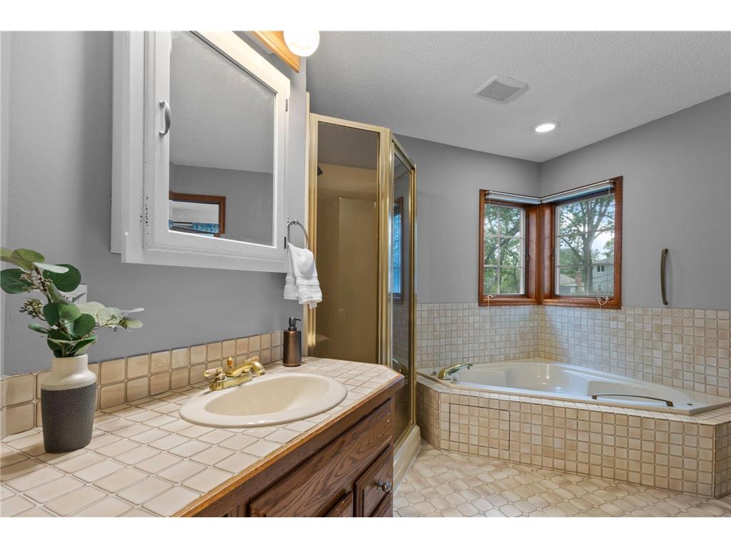 71 Fir Street Mahtomedi MN 55115 - White Bear 7099985 image56