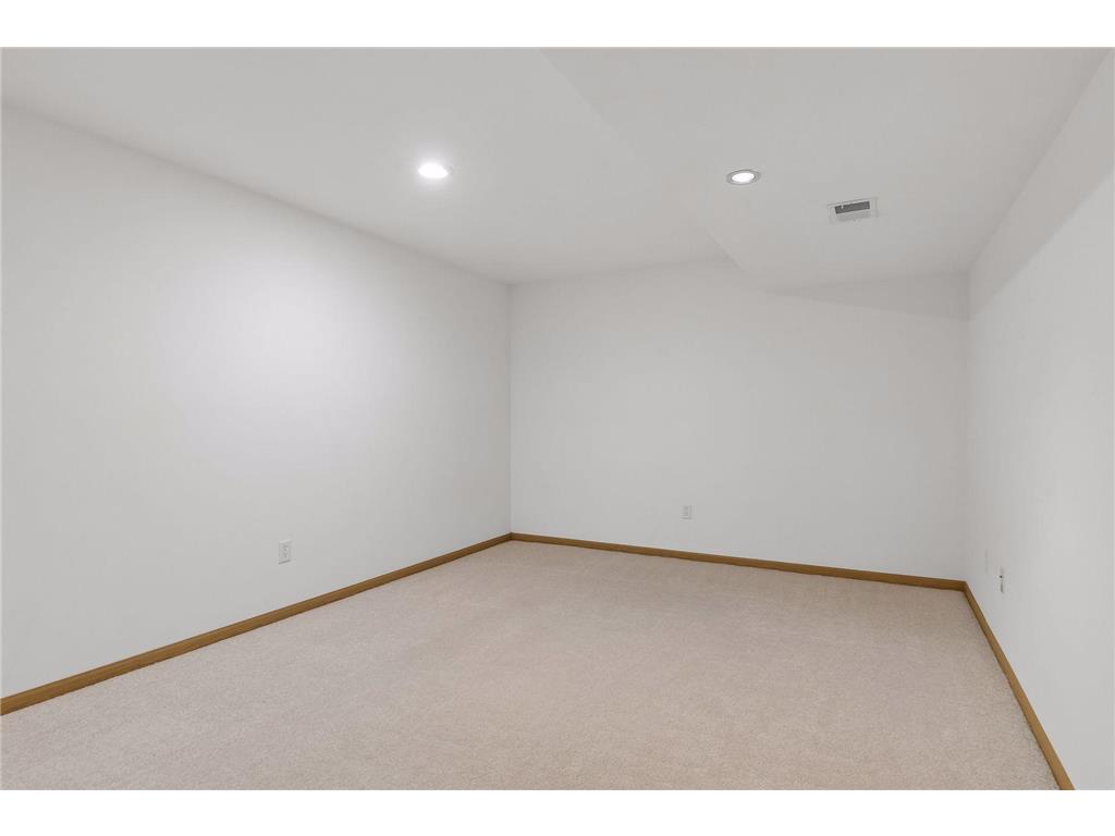 710 Emerald Ridge Roseville MN 55113 7090582 image37