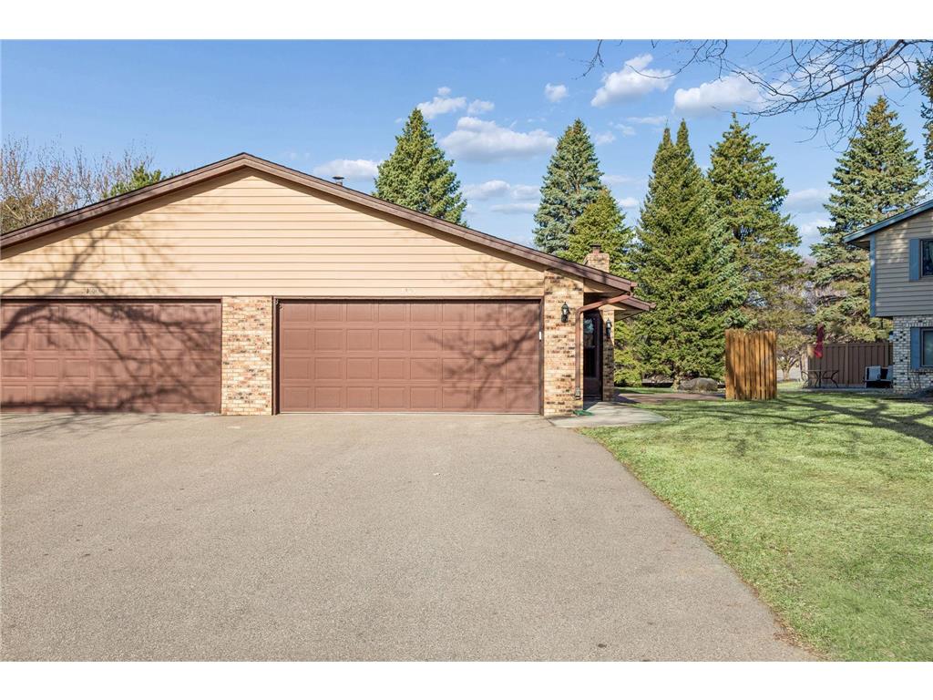 7101 Robinwood Woodbury MN 55125 7039322 image1