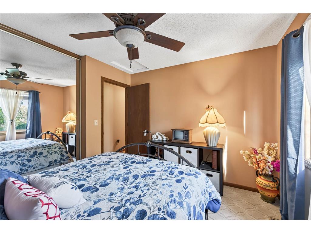 7107 Robinwood Bay Woodbury MN 55125 6813660 image15