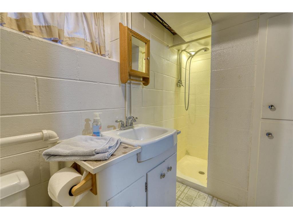711 Benton Street Anoka MN 55303 7045443 image38