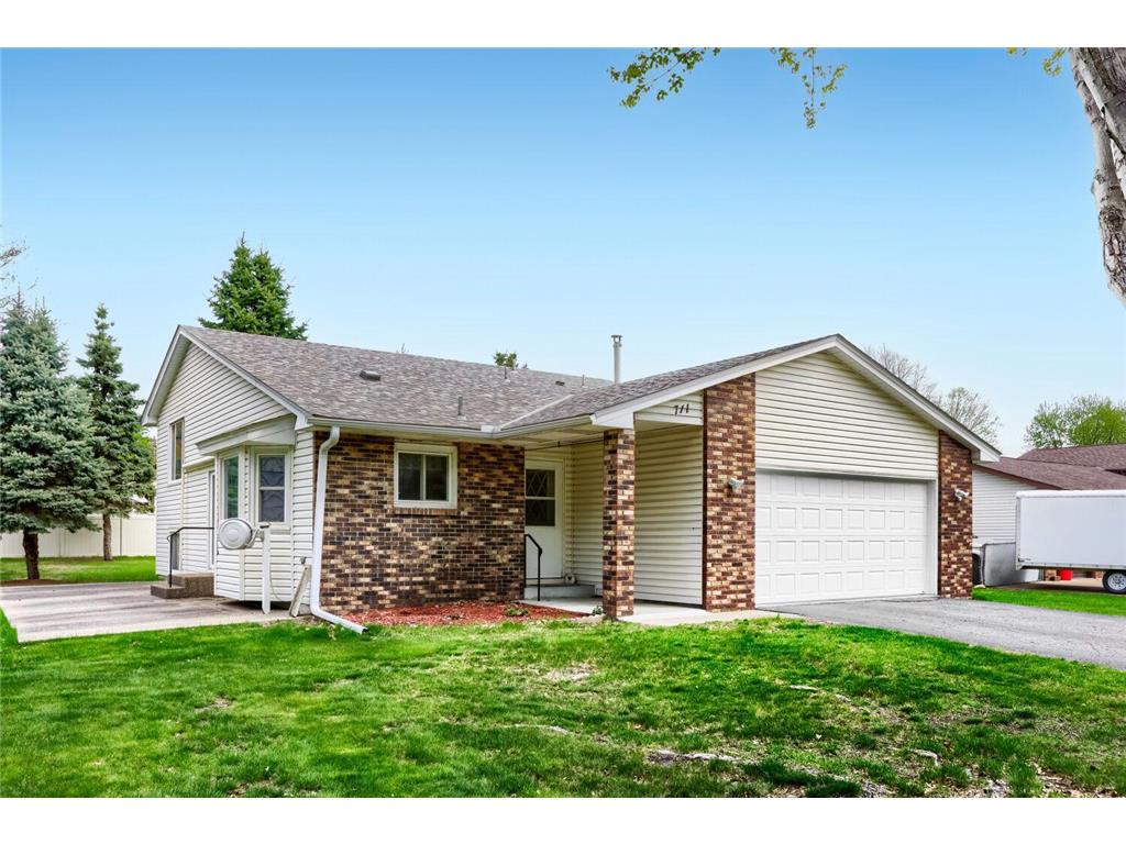711 Cope Avenue W Roseville MN 55113 7061748 image1