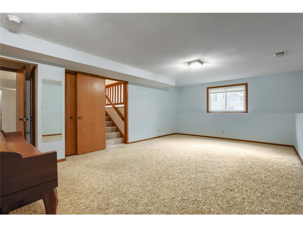 711 Cope Avenue W Roseville MN 55113 7061748 image12