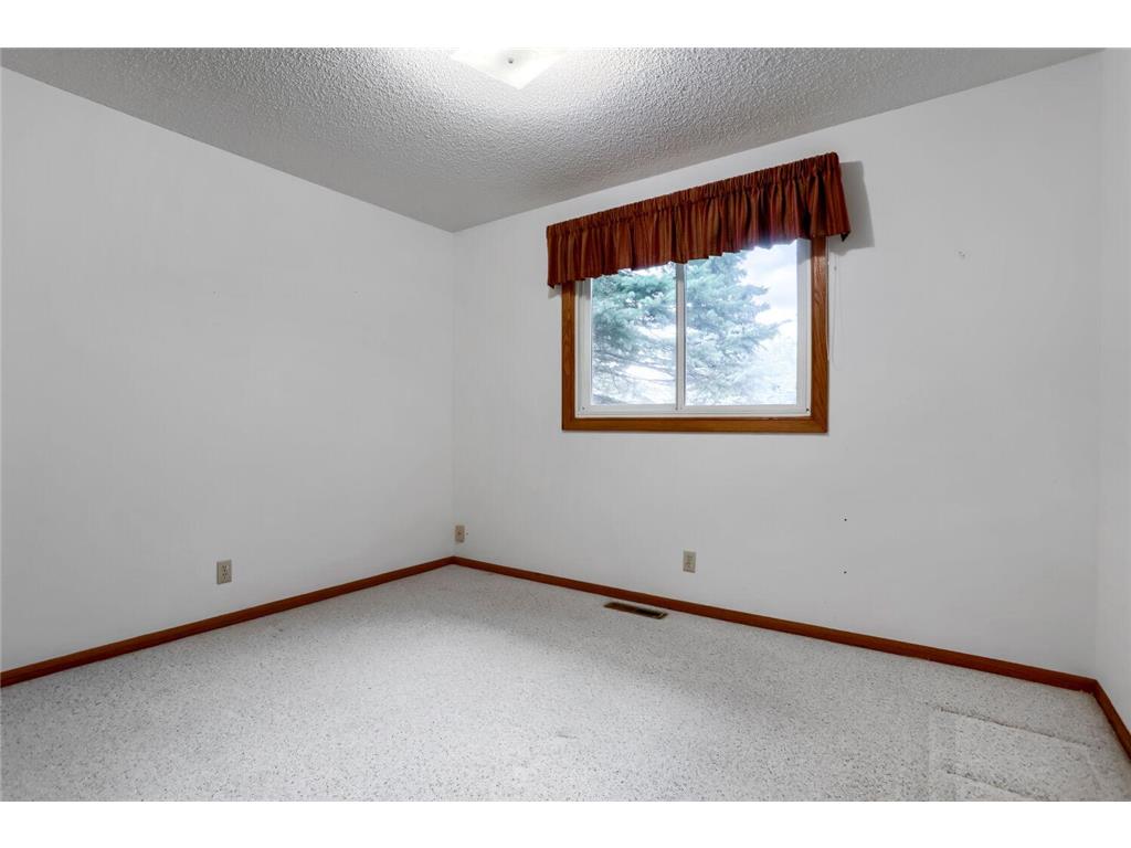 711 Cope Avenue W Roseville MN 55113 7061748 image19