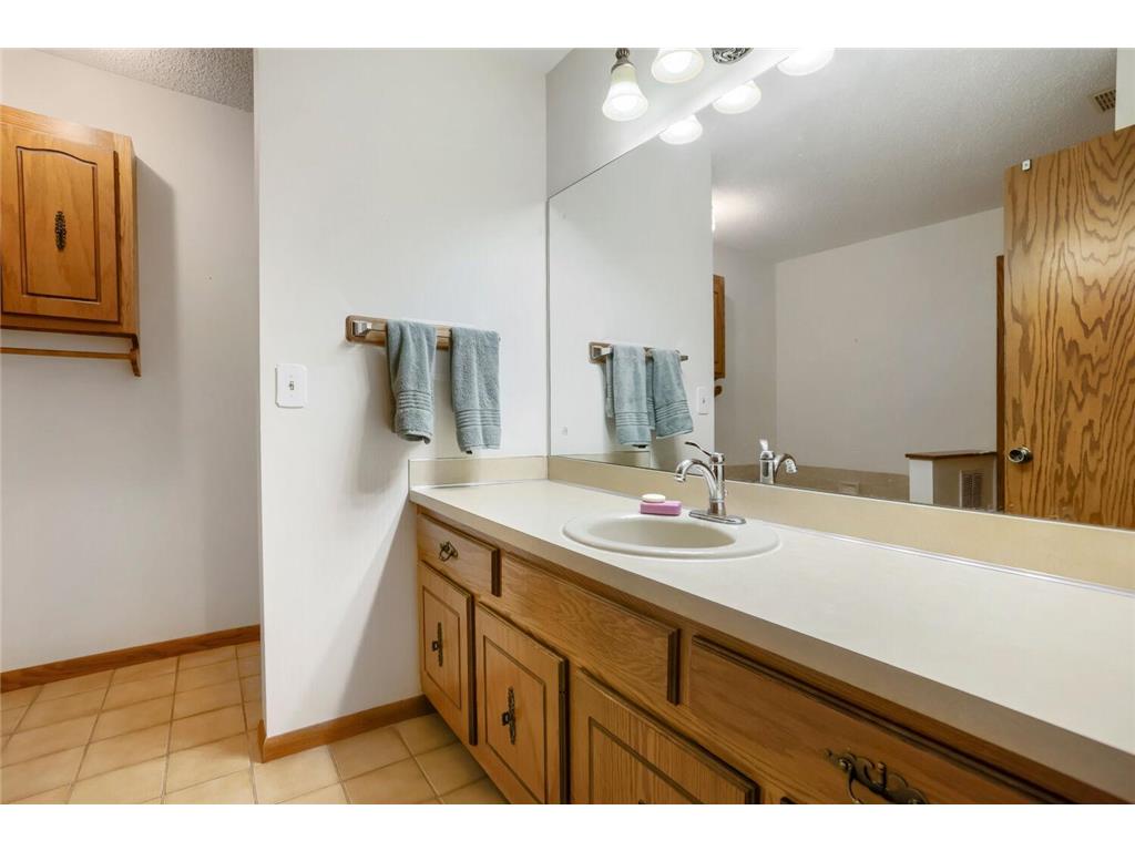 711 Cope Avenue W Roseville MN 55113 7061748 image21
