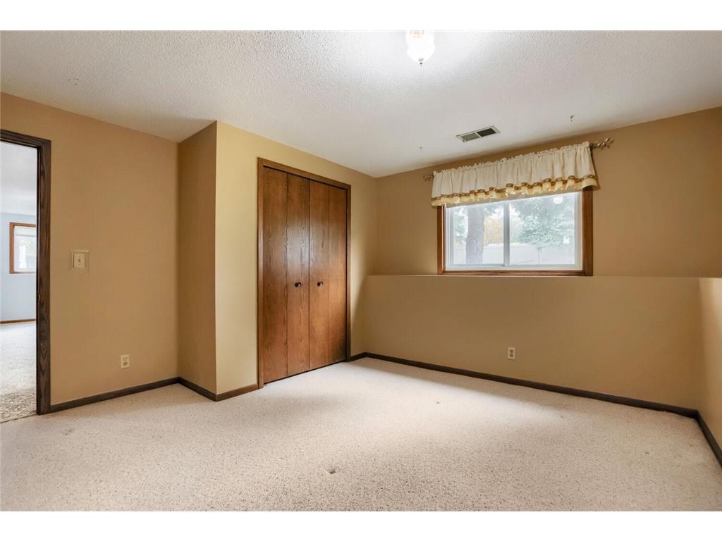 711 Cope Avenue W Roseville MN 55113 7061748 image23
