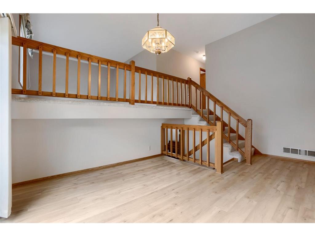 711 Cope Avenue W Roseville MN 55113 7061748 image5