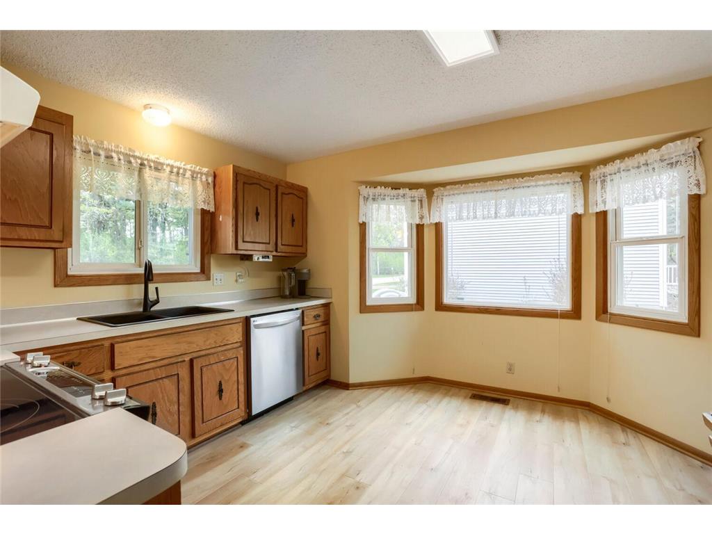 711 Cope Avenue W Roseville MN 55113 7061748 image8