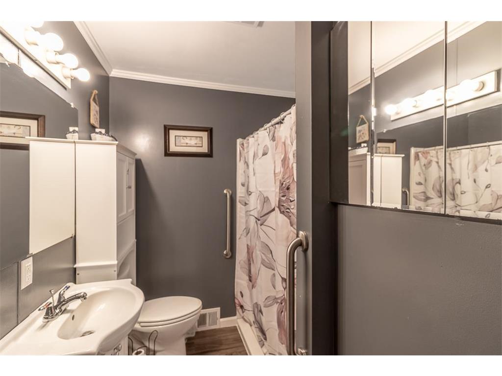 711 E Blue Earth Street Lake Crystal MN 56055 6816060 image16