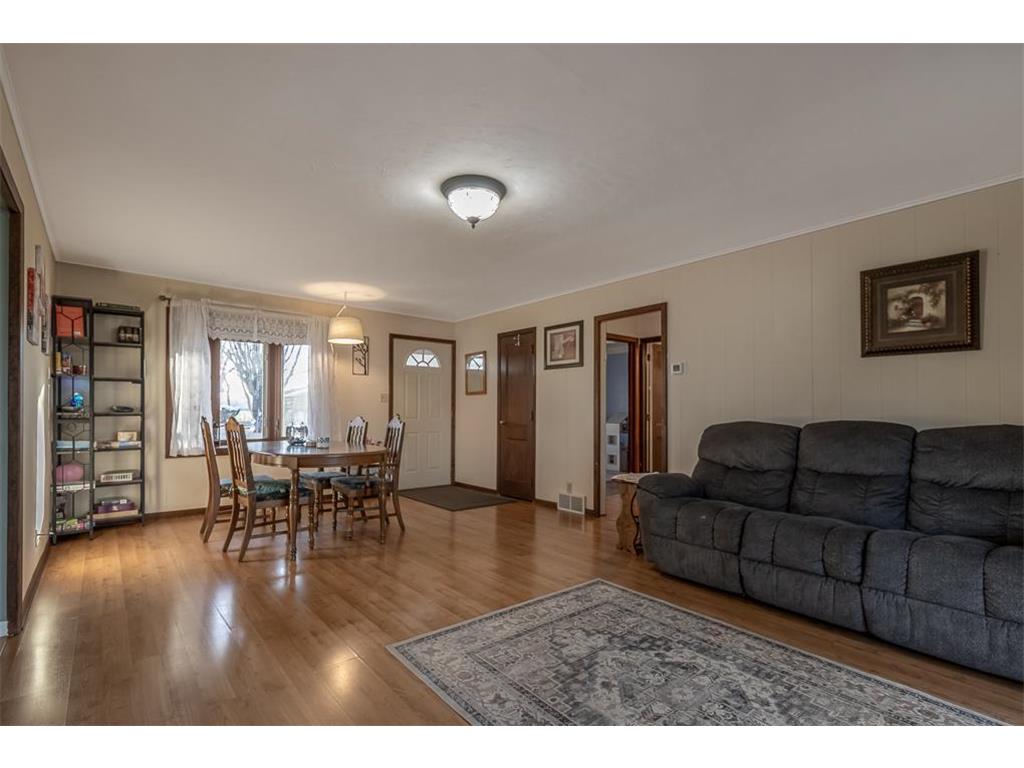 711 E Blue Earth Street Lake Crystal MN 56055 6816060 image5