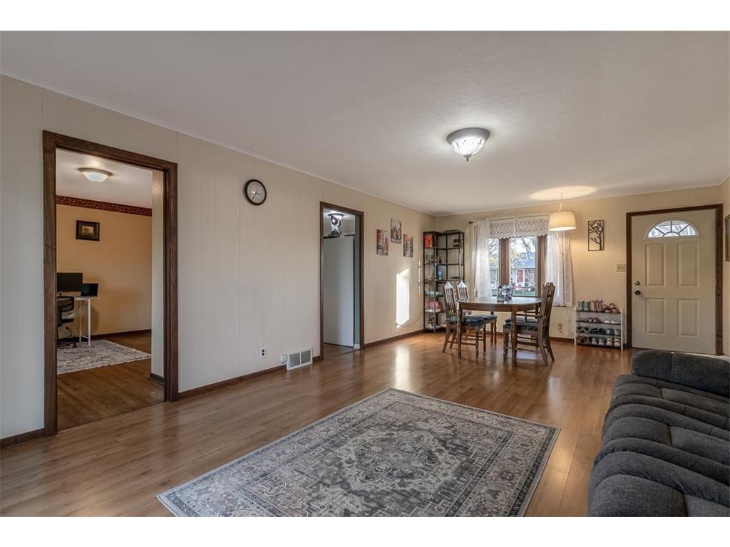 711 E Blue Earth Street Lake Crystal MN 56055 6816060 image6