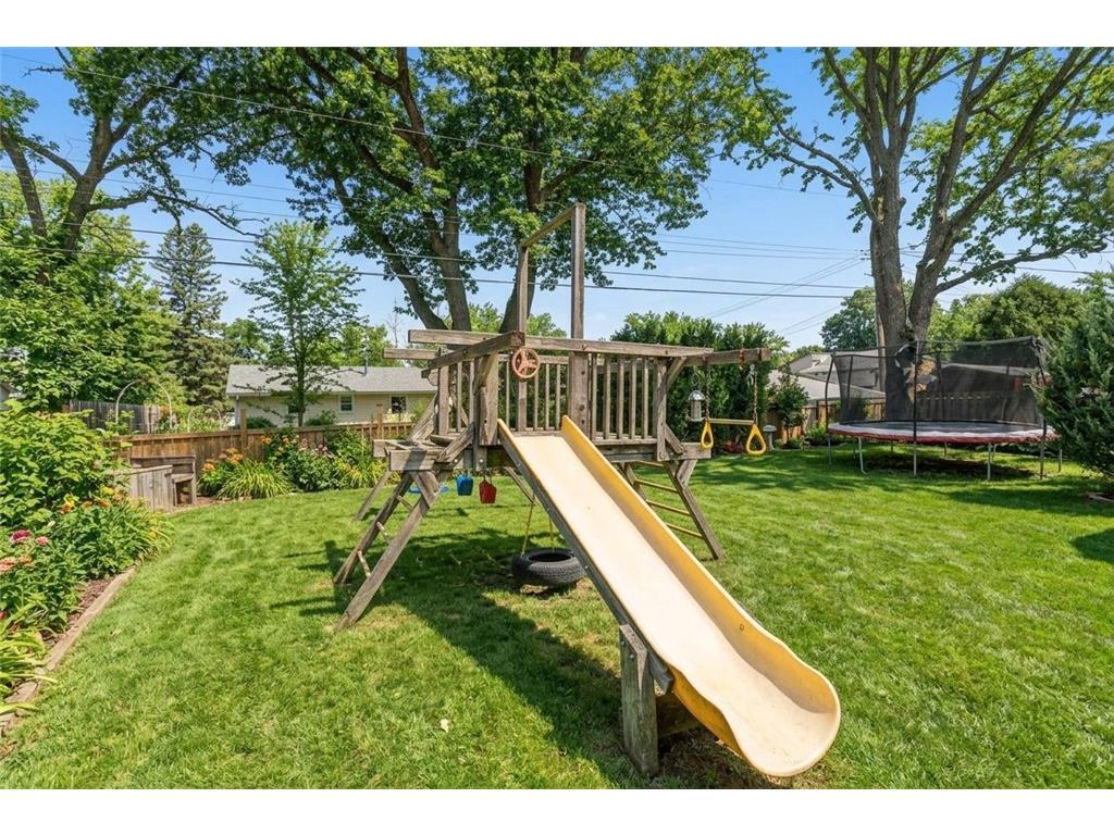 711 Grandview Avenue W Roseville MN 55113 7065991 image24