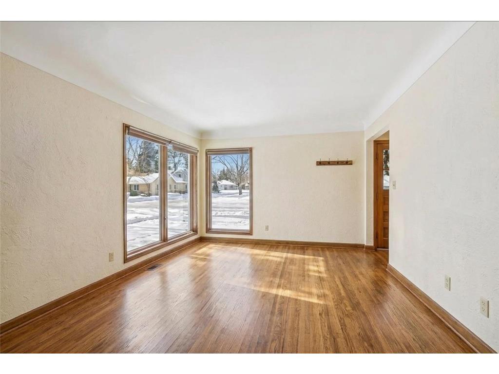 711 Grandview Avenue W Roseville MN 55113 7065991 image4