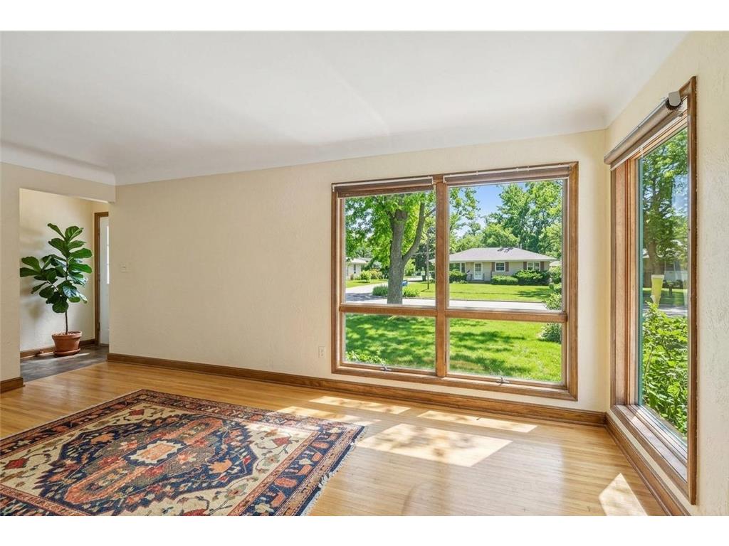 711 Grandview Avenue W Roseville MN 55113 7065991 image5