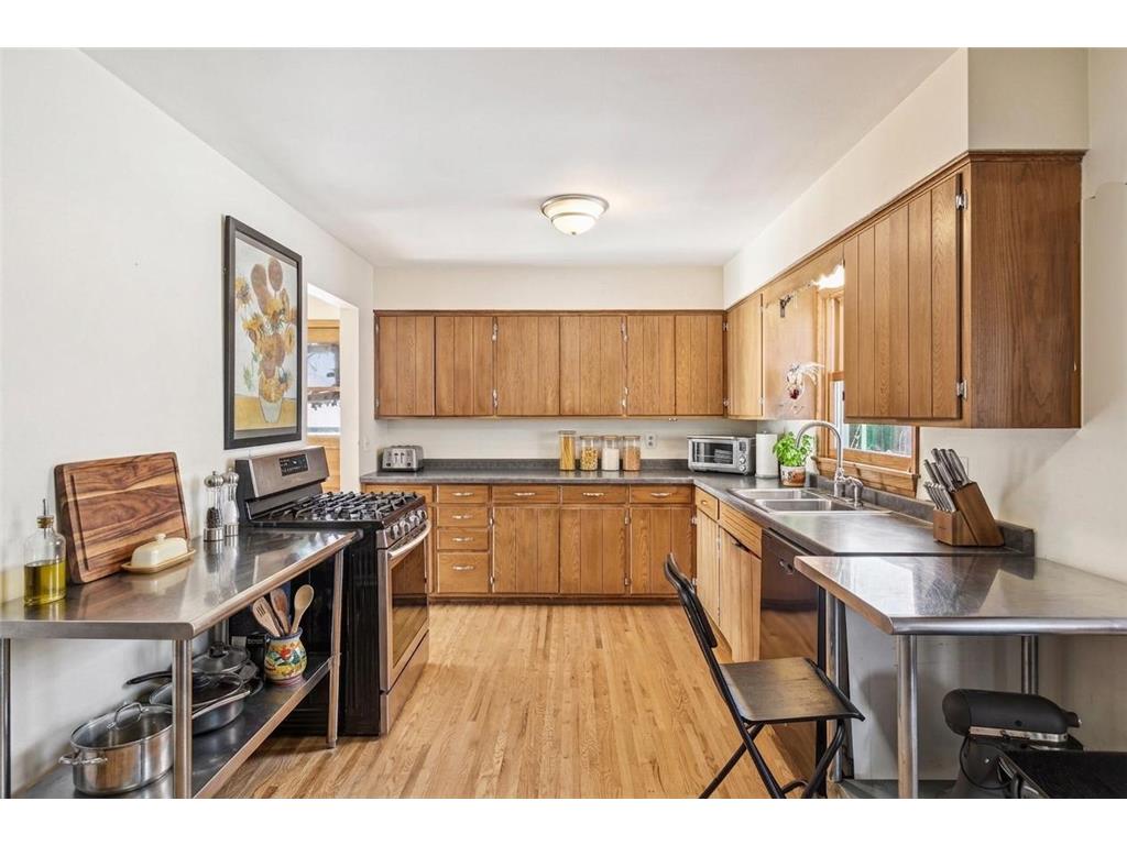 711 Grandview Avenue W Roseville MN 55113 7065991 image7