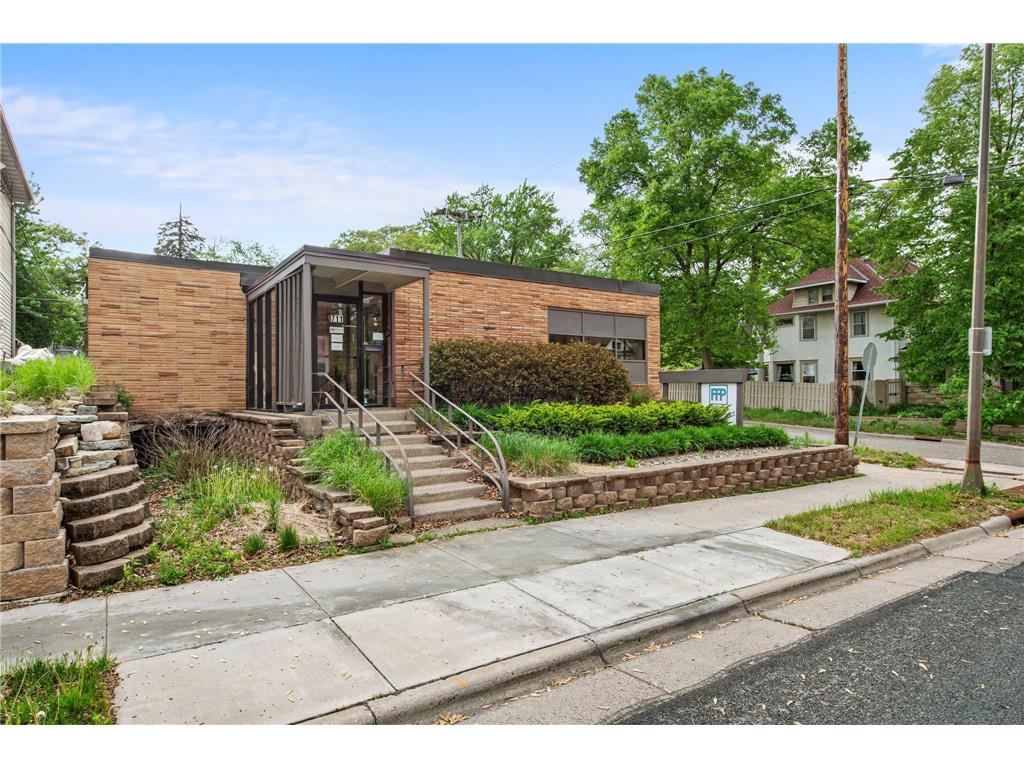 711 Smith Avenue S Saint Paul MN 55107 7050286 image1