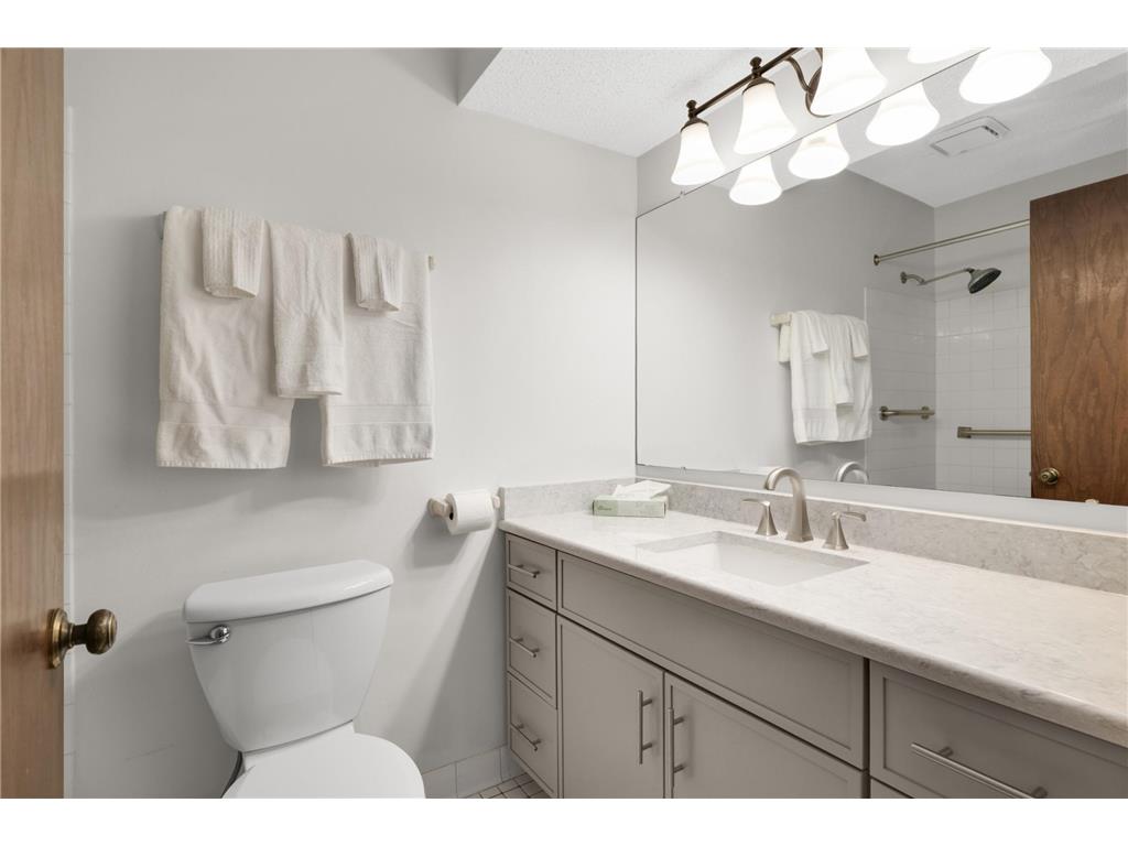 7111 Robinwood Bay Woodbury MN 55125 7085806 image18