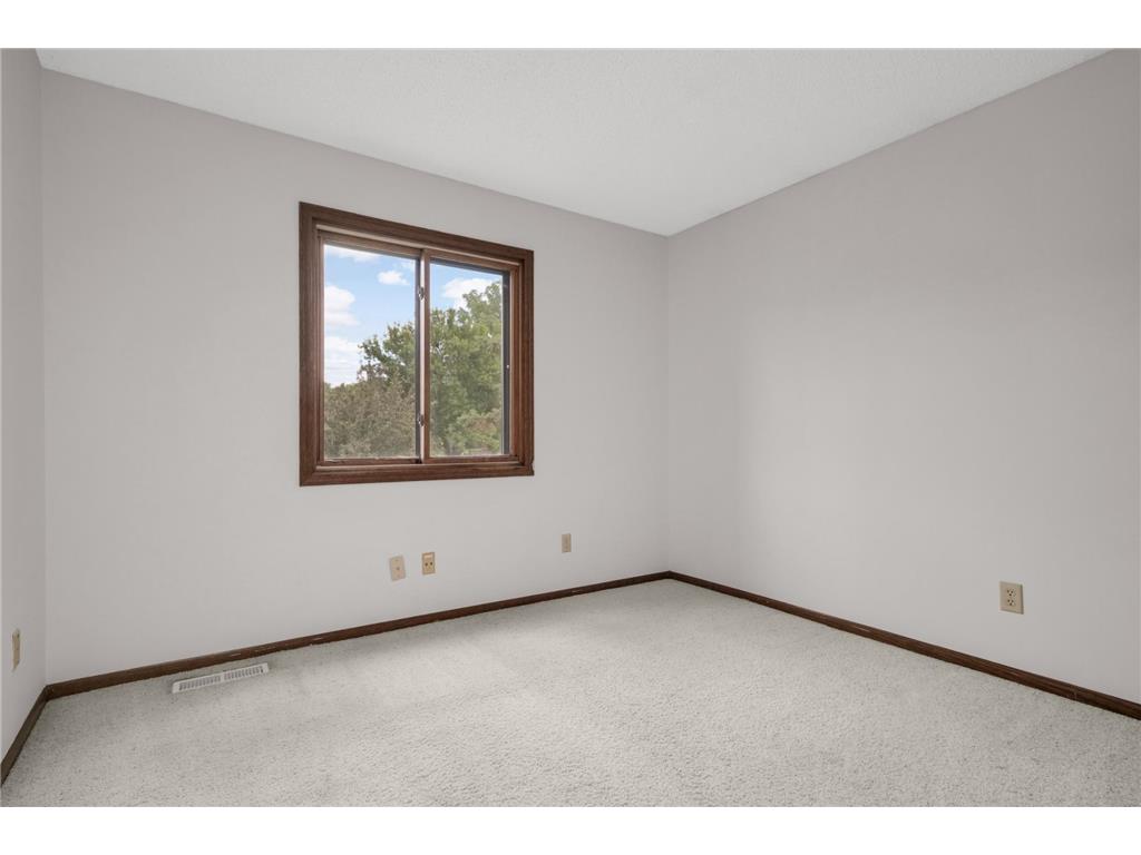 7111 Robinwood Bay Woodbury MN 55125 7085806 image24