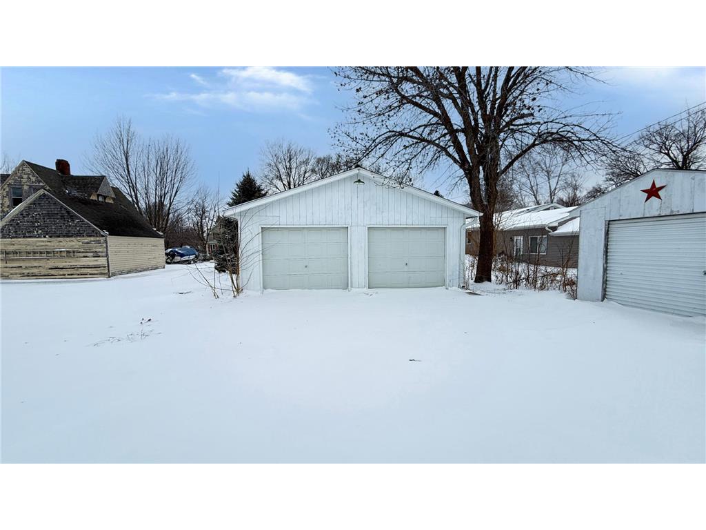 712 3rd Avenue Madison MN 56256 7044906 image4