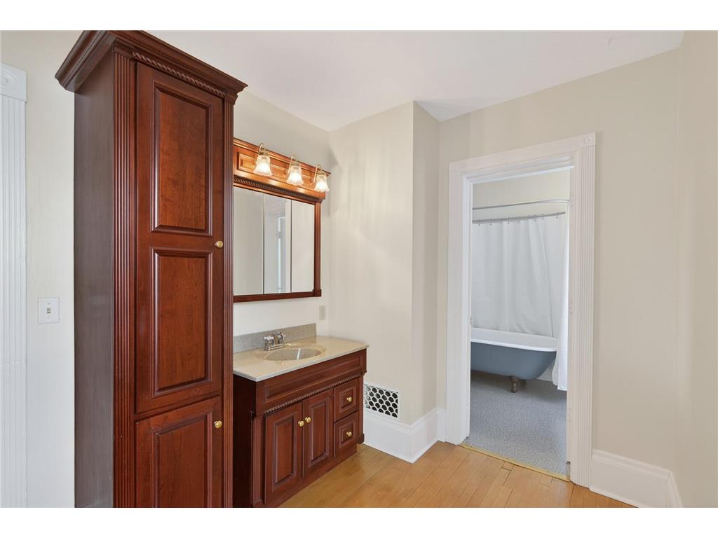712 5th Street NE Minneapolis MN 55413 7025687 image28