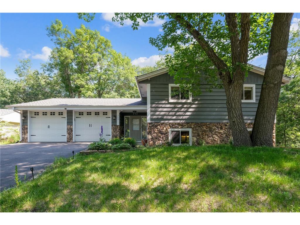 712 Country Place Burnsville MN 55337 6743382 image1