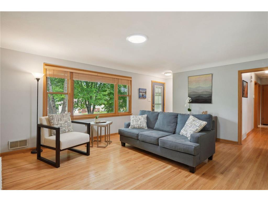 712 Hoyt Avenue E Saint Paul MN 55106 6558589 image1