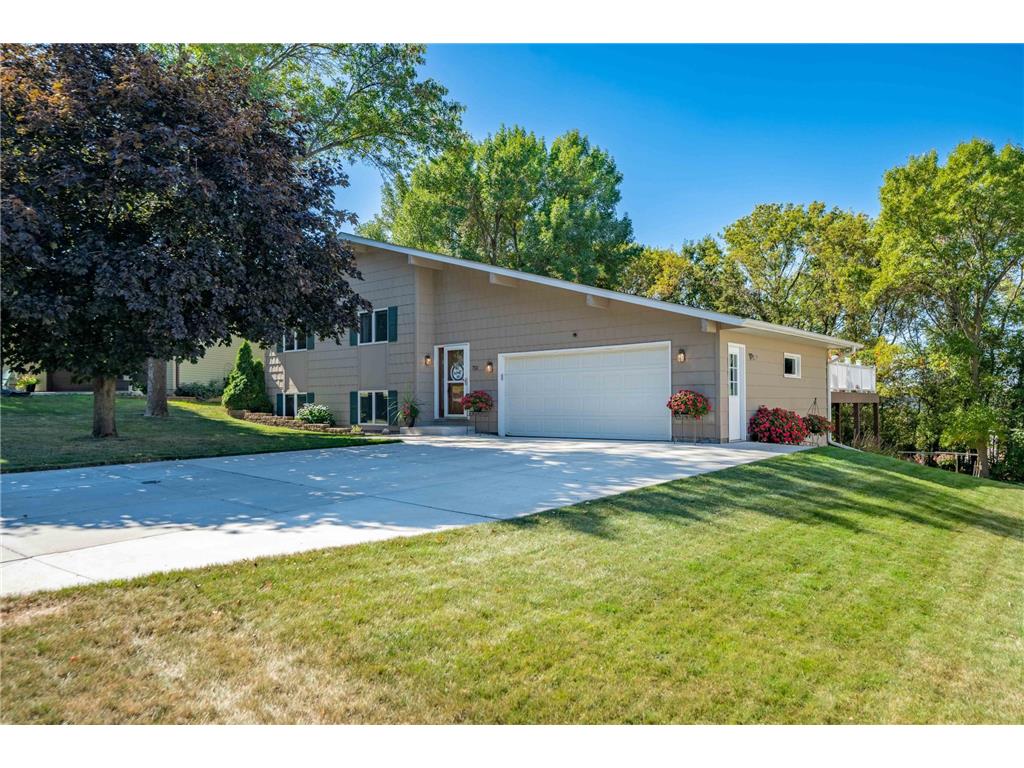 712 W Circle Drive Montgomery MN 56069 7043056 image1