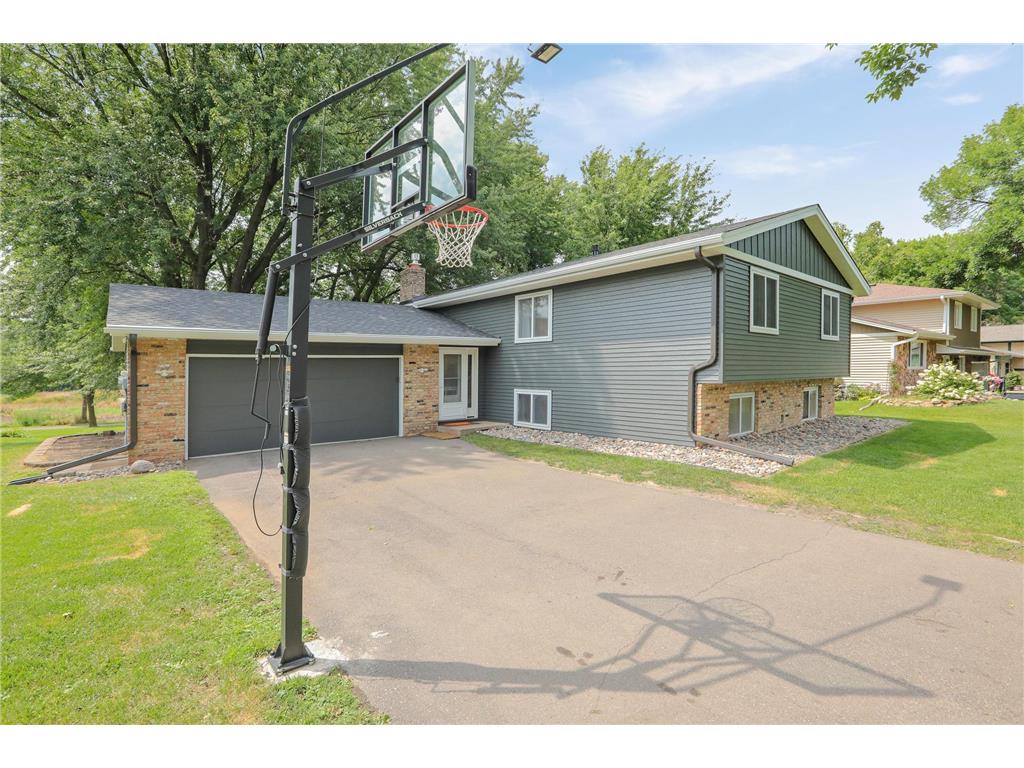 7121 Annapolis Lane N Maple Grove MN 55311 - Fish 6578352 image1
