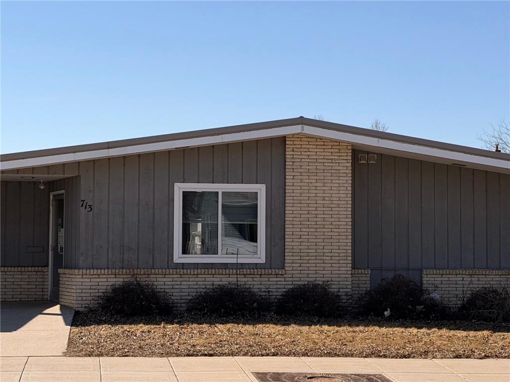 713 10th Street Worthington MN 56187 7027172 image1