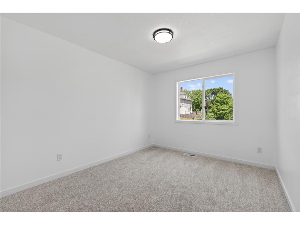 714 E Hawthorne Avenue E Saint Paul MN 55106 7082764 image12