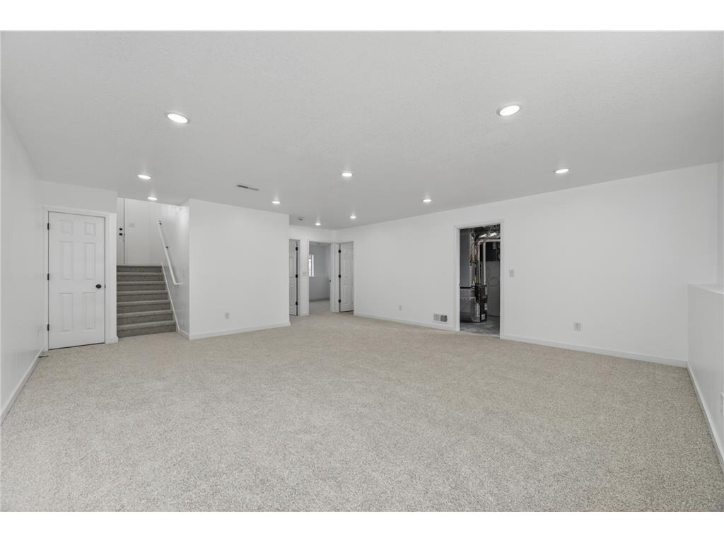 714 E Hawthorne Avenue E Saint Paul MN 55106 7082764 image17